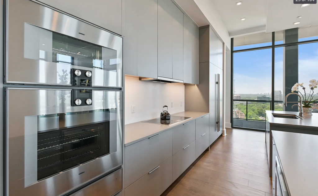 SWIFFY-Downtown-Toronto-Condo-Cleaning-services-Swiffy-House-Cleaning-Downtown-Toronto-www.swiffy.ca_.webp